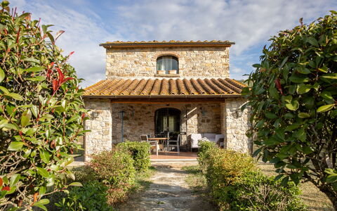 La Casina Honeymoon Cottage, Badia Agnano: Roof, House, Shrub, Land Lot, Cottage, Rural Area, Farmhouse, Estate, Garden