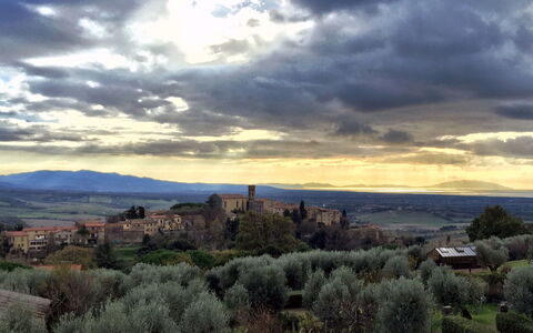 Your Tuscan Retreat: Sky, Nature, Horizon, Landscape, Grassland, Plain, Rural Area, Land Lot, Evening, Morning