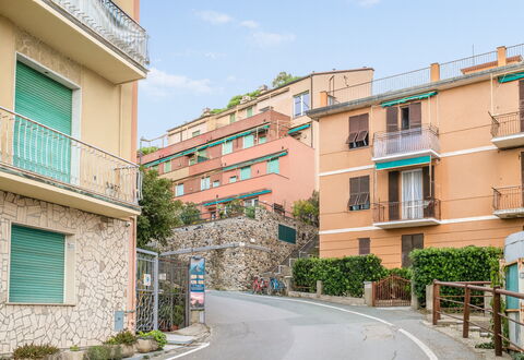 Casa Dolly, Monterosso 5 Terre: Wall, Building, Residential Area, Apartment, Neighbourhood, Town, Architecture, Home, Urban Design, Human Settlement