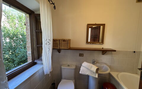 Allo Scoiattolo: Wall, Flooring, Floor, Interior Design, Plumbing Fixture, Bathroom Sink, Plumbing, Room, Bathroom, Tap