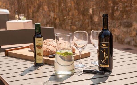 Marina's Lodge: Bottle, Wine, Glass Bottle, Wine Bottle, Barware