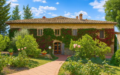 Novellina  family villa Chianti Tuscany  – Exterior View on Arrival