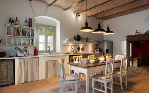 La Morella: Furniture, Interior Design, Flooring, Kitchen, Wood, Floor, Kitchen & Dining Room Table, Table, Chair, Ceiling