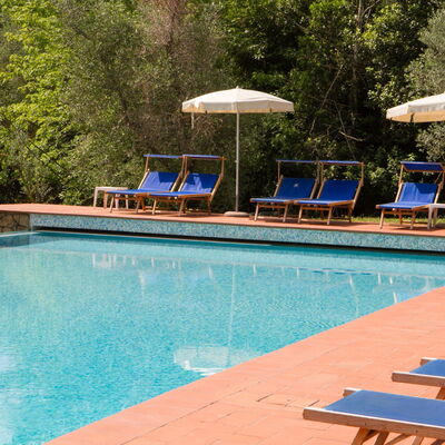 Relais de Ricci: Blue, Swimming Pool, Resort, Furniture, Eco Hotel, Sunlounger, Outdoor Furniture, Shade, Thermae, Hotel