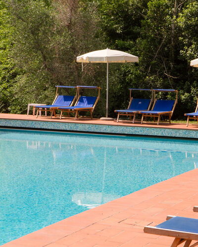 Relais de Ricci: Blue, Swimming Pool, Resort, Furniture, Eco Hotel, Sunlounger, Outdoor Furniture, Shade, Thermae, Hotel