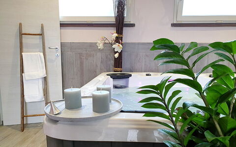 Suite Orchidea Seaside and Pool: Interior Design, Flooring, Floor, Plumbing Fixture, Plumbing, Houseplant, Tap, Flowerpot, Bathroom, Natural Material