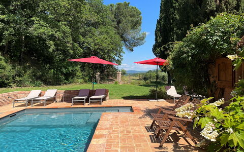 Casale Il Rondò, Private Pool, Città della Pieve: Swimming Pool, Garden, Outdoor Furniture, Shade, Resort, Backyard, Landscaping, Hacienda, Yard, Estate