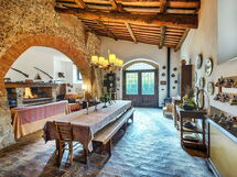 Secluded Wine Rustic Estate: 1300S Castle Suite &