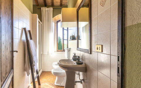 Podere Peteglia: Wall, Flooring, Plumbing Fixture, Interior Design, Floor, Bathroom, Plumbing, Ceiling, Door, Tap