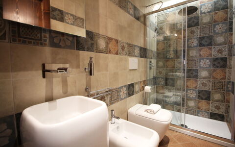 La Casa sulla Piazza: Flooring, Bathroom, Plumbing Fixture, Toilet Seat, Floor, Interior Design, Toilet, Plumbing, Tile, Sink