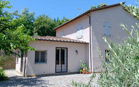 Villa Montepulciano Vineyard: Building, House, Door, Residential Area, Home, Facade, Cottage, Human Settlement, Estate, Hacienda