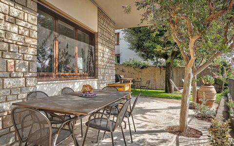 Cortona Deluxe: Wall, Flagstone, Brick, Outdoor Furniture, Composite Material, Shade, Stone Wall, Chair, Garden, Concrete