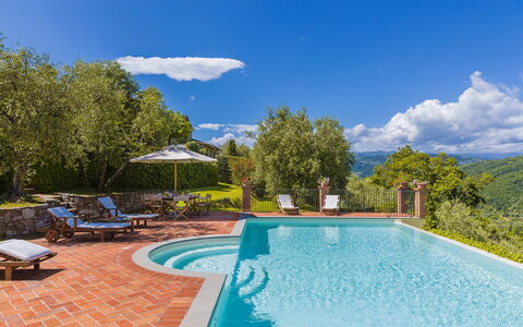 Villa Il Castagno: Blue, Swimming Pool, Eco Hotel, Hacienda, Farmhouse, Villa, Landscaping, Resort