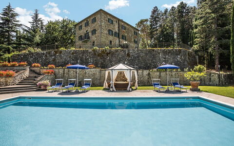 Villa Monterchi: Swimming Pool, Resort, Estate, Villa, Hotel, Hacienda, Mansion, Eco Hotel, Resort Town, Landscaping