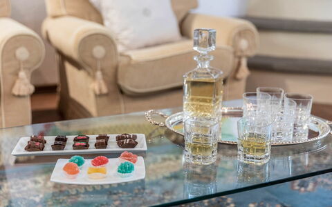 Villa Monterchi: Tableware, Drinkware, Serveware, Glass, Food, Barware, Dessert, Finger Food, Glass Bottle