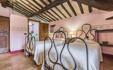 Villa Panorama: Hotel, Bed Frame, Bed, Bedroom, Villa, Bedding, Lamp