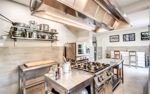 Villa la Brezza: Kitchen, Kitchen Appliance, Countertop, Interior Design, Flooring, Major Appliance, Wood, Home Appliance, Ceiling, Furniture