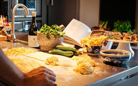 Villa Torre del Chianti: Food, Ingredient, Tableware, Produce, Cooking, Serveware, Dishware, Plate