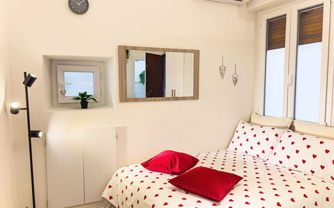Studio Piccolo al Verticale - Levanto: Furniture, Bed, Interior Design, Bedroom, Bedding, Wall, Bed Sheet, Floor, Room, Wood