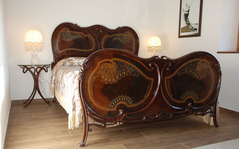 Casa Chimera: Wood Stain, Hardwood, Wood Flooring, Bedroom, Antique, Bed Frame, Lamp, Bed, Bedding