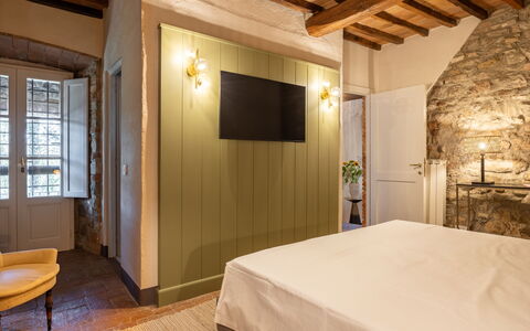 Maison Badia a Passignano: Wall, Interior Design, Furniture, Bedroom, Flooring, Ceiling, Floor, Lighting, Bed, Room