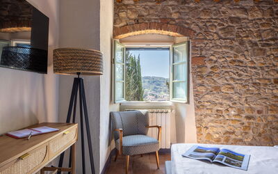 Accommodation:&nbsp;Ciliegiolo