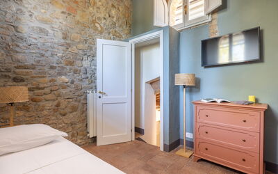 Accommodation:&nbsp;Ciliegiolo