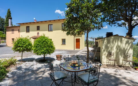 Villa i Fiori: Home, Estate, Flowerpot, Garden, Hacienda, Villa, Courtyard, Houseplant, Shade, Yard