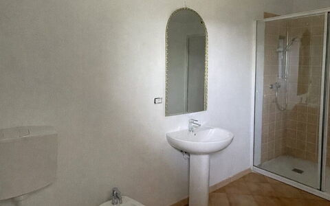 Villa i Fiori: Wall, Flooring, Floor, Plumbing Fixture, Room, Bathroom, Plumbing, Bathroom Sink, Tile, Sink
