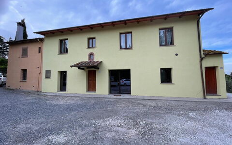 Villa i Fiori: Wall, Door, Home, House, Human Settlement, Concrete, Plaster, Driveway