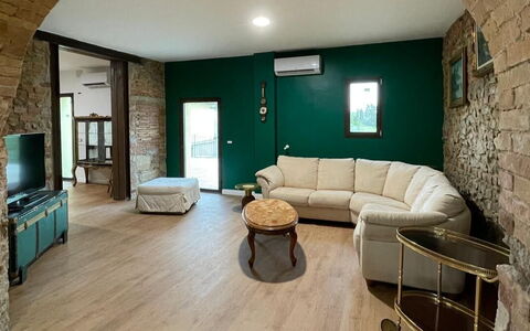 Villa i Fiori: Furniture, Flooring, Interior Design, Wall, Floor, Wood, Couch, Ceiling, Lighting, Living Room