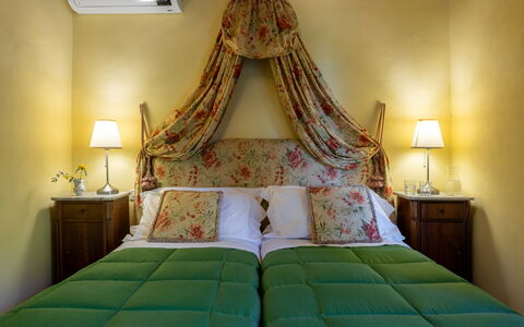 Villa Santa Barbara: Furniture, Interior Design, Bed, Bedroom, Bedding, Bed Sheet, Linens, Wood, Yellow, Room