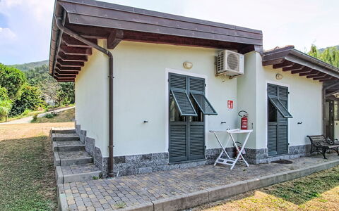 La Casa di Menny: Furniture, Outdoor Furniture, Chair, Garden, Wood Stain, Lawn, Hardwood, Shade, Backyard