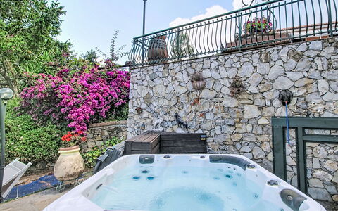 La Casa di Menny: Furniture, Outdoor Furniture, Chair, Garden, Wood Stain, Lawn, Hardwood, Shade, Backyard
