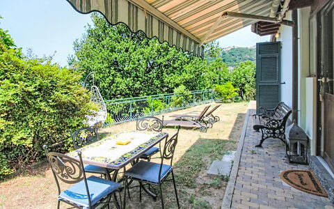 La Casa di Menny: Furniture, Outdoor Furniture, Chair, Garden, Wood Stain, Lawn, Hardwood, Shade, Backyard