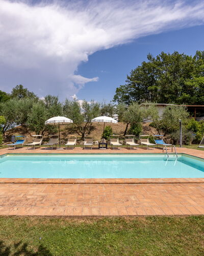 Villa Daluma, Private Pool in Todi: Swimming Pool, Estate, Garden, Hacienda, Resort, Shade, Eco Hotel, Landscaping, Plantation, Villa