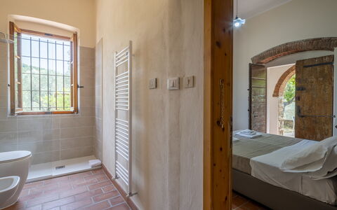 Casale delle Lupe, Campiglia Marittima: Wall, Ceiling, Room, Brick, Wood Stain, Hardwood, Plaster