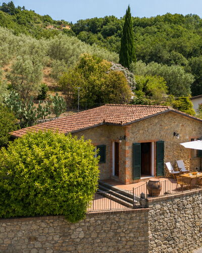 La Casina: Building, Wall, House, Home, Architecture, Roof, Facade, Shrub, Cottage