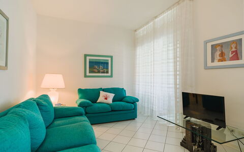 Appartamento la Terrazza di Anna: Couch, Interior Design, Flooring, Floor, Furniture, Living Room, Apartment, Ceiling, Room