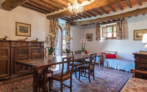 Villalta 18+2: Furniture, Wall, Interior Design, Flooring, Wood, Table, Chair, Picture Frame, Floor, Dining Room