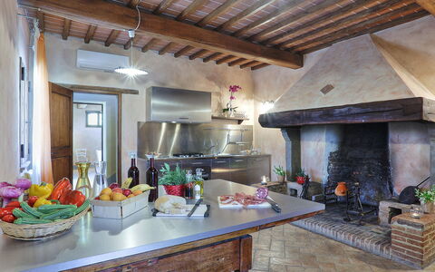 Germagnana 12+2: Furniture, Kitchen, Flooring, Interior Design, Home, Kitchen Appliance, Countertop, Lighting, Table, Home Appliance