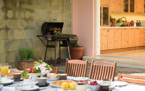 Villa Vittoria D'Anghiari 7+3: Furniture, Wood, Table, Chair, Flooring, Interior Design, Kitchen & Dining Room Table, Food, Wood Stain, Flowerpot