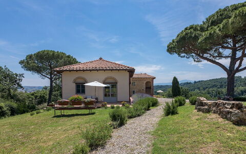 Il Colle di Donna Ilaria 12: Grass, Shrub, Landscape, Land Lot, Rural Area, Plant Community, Cottage, Groundcover, Farmhouse