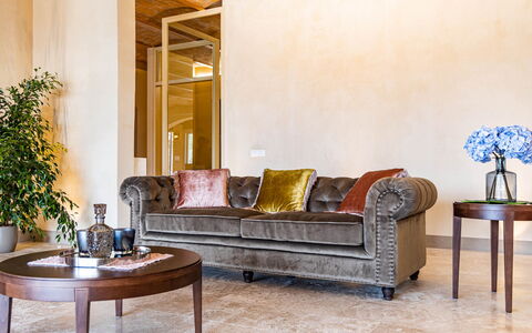 Il Poggiarellone 14: Furniture, Interior Design, Couch, Flooring, Living Room, Floor, Brown, Room, Wood Flooring