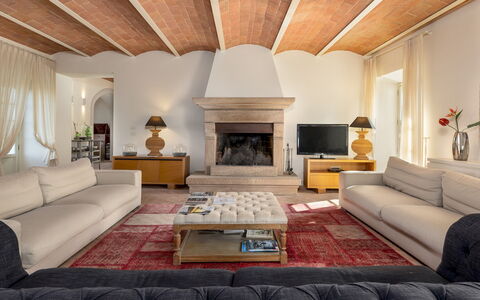 Villa Panorama 14: Furniture, Interior Design, Flooring, Wall, Couch, Floor, Wood, Living Room, Home, Room