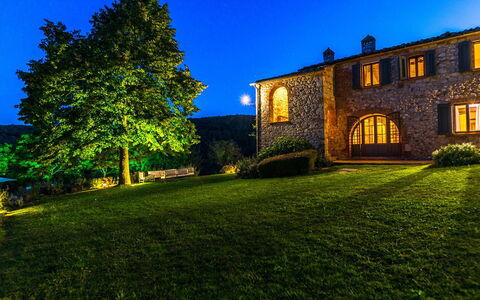 Monticchia 10: Estate, Cottage, Garden, Farmhouse, Landscaping, Lawn, Hacienda, Yard, Eco Hotel, Dusk
