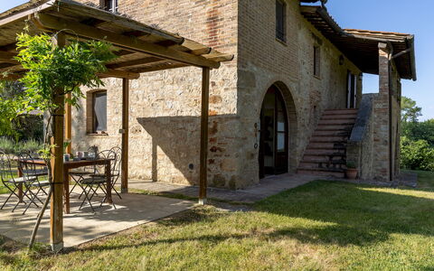 Podere Madonna di Mezzo 6: Land Lot, Cottage, Estate, Farmhouse, Brick, Brickwork, Garden, Lawn, Backyard, Stone Wall