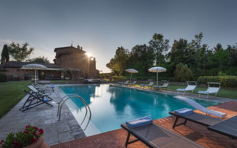 Casale dei Girasoli 14: Swimming Pool, Estate, Hacienda, Mansion, Resort, Villa, Hotel, Resort Town, Eco Hotel