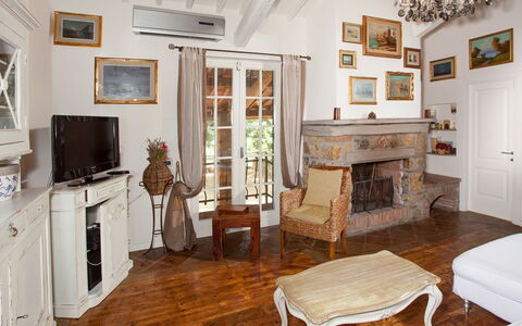 Virginia 8: Furniture, Wall, Interior Design, Wood, Flooring, Chair, Living Room, Floor, Lighting, Home