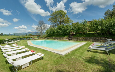 Poggerello 10: Eco Hotel, Estate, Farmhouse, Swimming Pool, Resort, Garden, Hacienda, Villa, Lawn, Landscaping